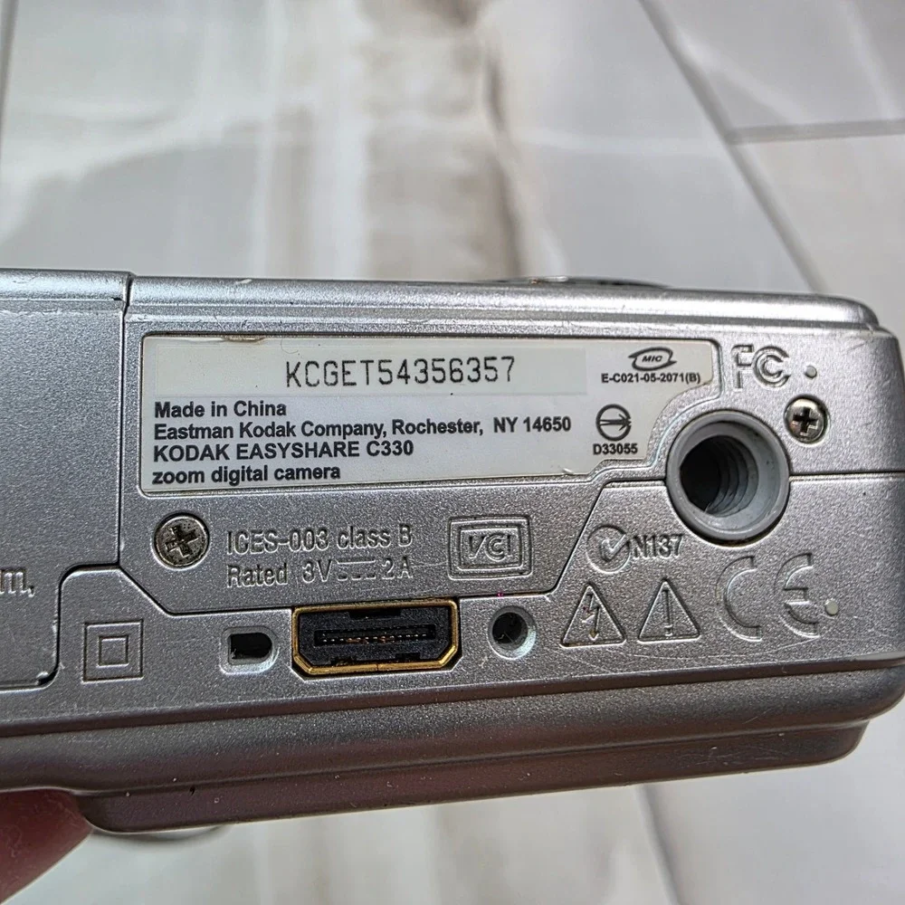 Kodak EasyShare C330 Silver Digital Camera 4.0MP 3x Optical Zoom Retinar Lens S3